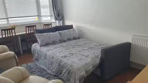 Bed, Living room