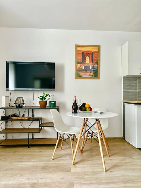 TV and multimedia, Kitchen or kitchenette, Dining area, kitchen