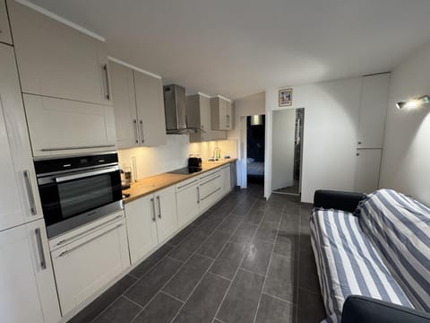 Appartement T1 avec jardin BANDOL Apartment in Sanary-sur-Mer