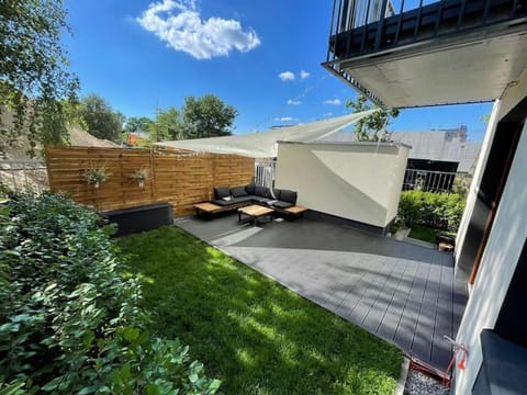 Patio, Garden, Garden view, sunbed