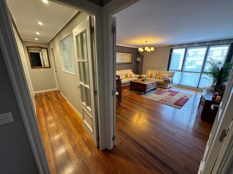 TV and multimedia, Living room, Seating area, internet