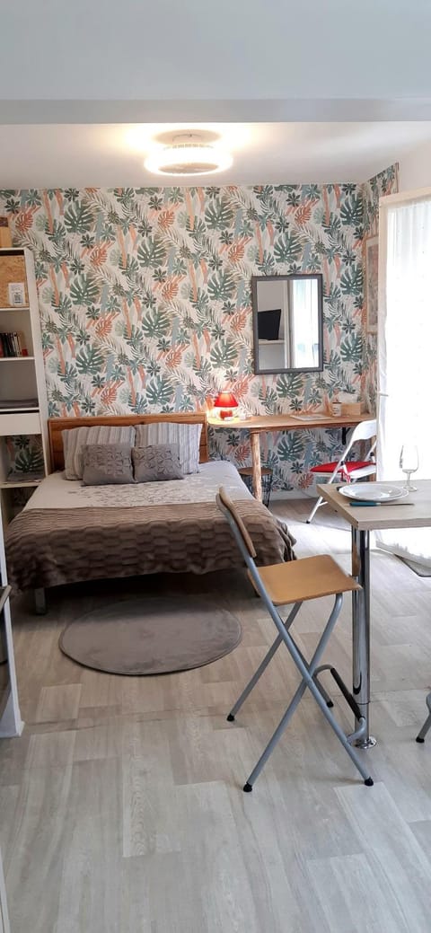 Bed, Night, Seating area, Bedroom