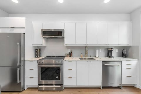 Old-Western Time Travelers Cowboys Sweet Suite Apartment in South Lake Union