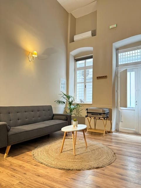 Living room, Seating area, air conditioner