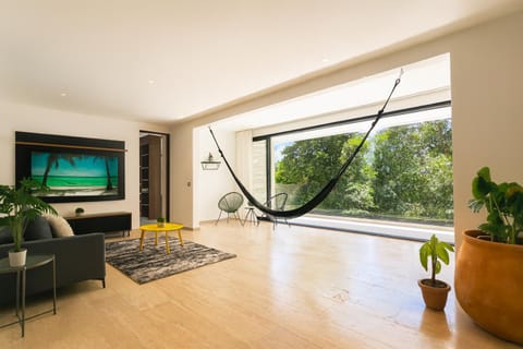 Natural landscape, TV and multimedia, Living room, Evening entertainment, Garden view