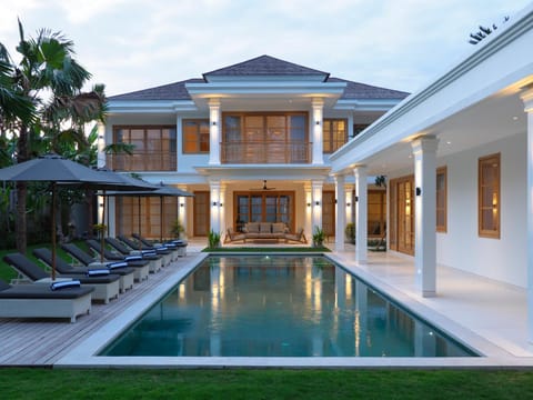Property building, Garden, Garden view, Pool view, Swimming pool, sunbed