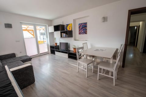 TV and multimedia, Living room, Dining area