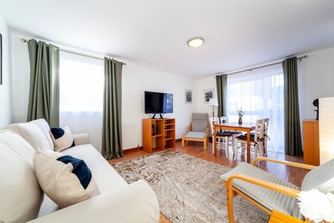 Communal lounge/ TV room, TV and multimedia, Living room, Seating area, Dining area, Evening entertainment