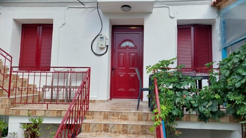 Facade/entrance, Balcony/Terrace