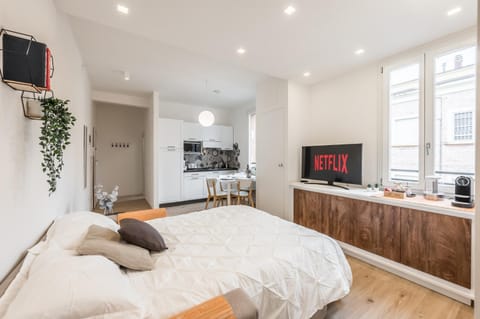 Bed, TV and multimedia, Kitchen or kitchenette, Living room, Dining area, minibar