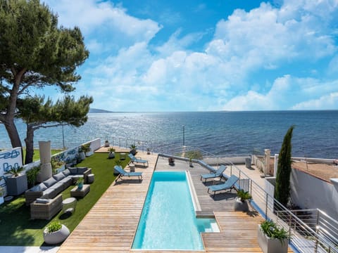 Nearby landmark, Day, Natural landscape, View (from property/room), Balcony/Terrace, Pool view, Sea view, Swimming pool, sunbed