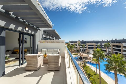 Day, View (from property/room), Balcony/Terrace, Pool view