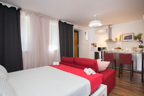 Bed, Kitchen or kitchenette, Photo of the whole room, Seating area, Bedroom