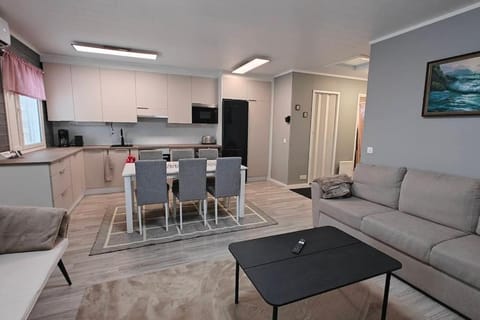 Kitchen or kitchenette, Living room, Seating area, Dining area