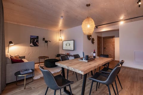 Living room, Seating area, Dining area