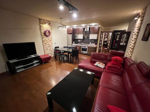 Communal lounge/ TV room, Communal lounge/ TV room, TV and multimedia, Kitchen or kitchenette, Living room, Seating area, Dining area, Evening entertainment, minibar