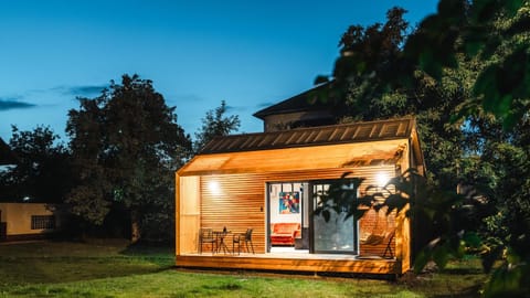 Property building, Facade/entrance, Night, Garden, Balcony/Terrace, Balcony/Terrace, Garden view