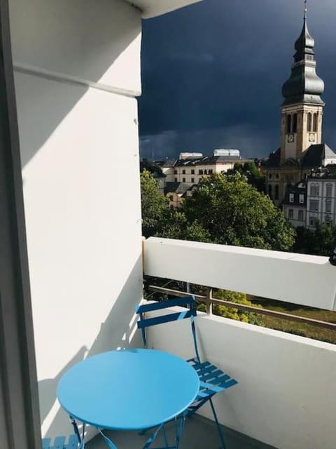 Stilvolles Apartment mit Balkon 15min Airport Apartment in Offenbach