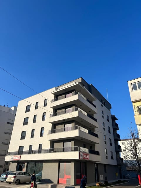 Property building, Day, Neighbourhood, Street view, Location
