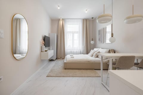Bed, TV and multimedia, Photo of the whole room, Seating area, Bedroom, towels