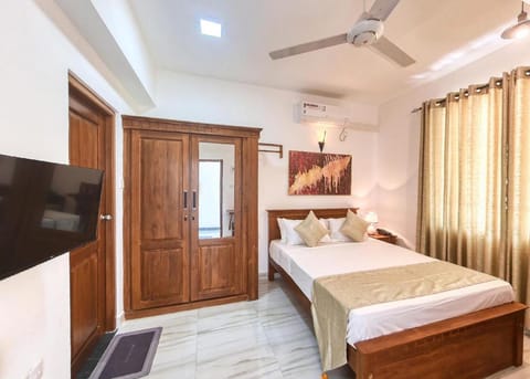 Bed, Bedroom, fireplace, wardrobe, air conditioner