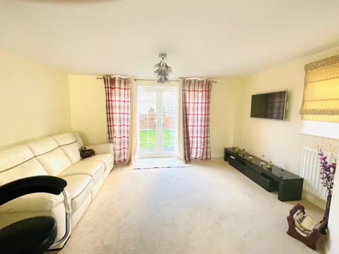 Cozy and comfy House in Corby