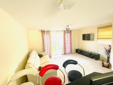 Cozy and comfy House in Corby