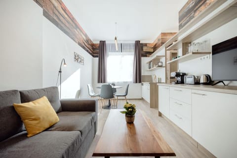 TV and multimedia, Kitchen or kitchenette, Living room, Seating area, Dining area