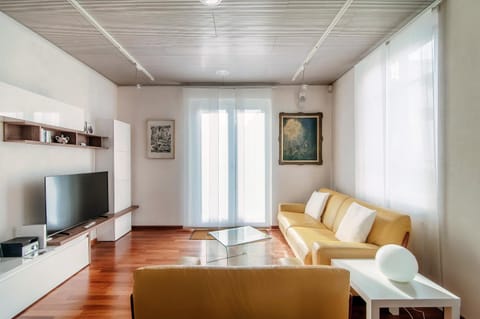 Communal lounge/ TV room, TV and multimedia, Seating area