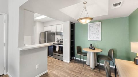 Landing Modern Apartment with Amazing Amenities (ID8013X53) Apartment in Tempe