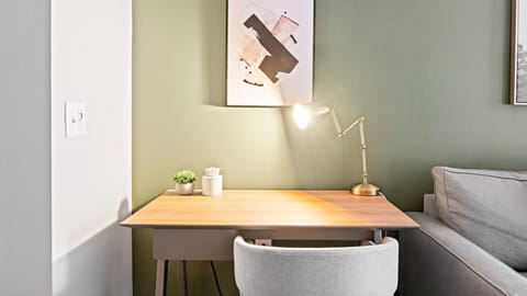 Landing Modern Apartment with Amazing Amenities (ID7994X49) Apartment in Brentwood