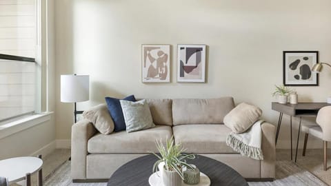 Landing Modern Apartment with Amazing Amenities (ID1271X757) Apartment in Nassau Bay