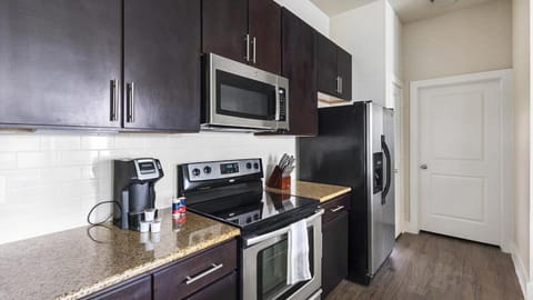 Landing Modern Apartment with Amazing Amenities (ID1271X757) Apartment in Nassau Bay