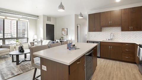 Landing Modern Apartment with Amazing Amenities (ID1231X251) Apartment in Maplewood
