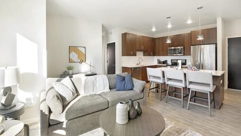Landing Modern Apartment with Amazing Amenities (ID1231X251) Apartment in Maplewood
