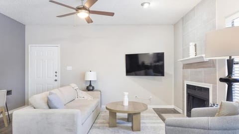 Landing Modern Apartment with Amazing Amenities (ID8532X91) Apartment in Austin