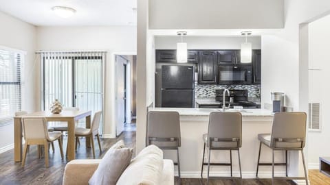 Landing Modern Apartment with Amazing Amenities (ID8532X91) Apartment in Austin
