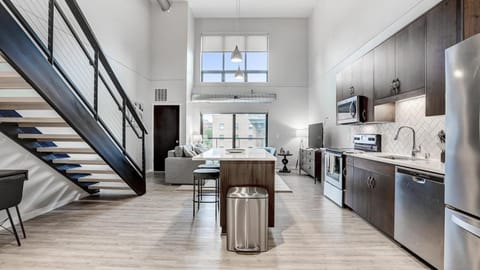 Landing Modern Apartment with Amazing Amenities (ID1182X212) Apartment in Maplewood