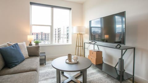 Landing Modern Apartment with Amazing Amenities (ID7158X72) Apartment in Blue Ash