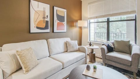 Landing Modern Apartment with Amazing Amenities (ID5879X38) Apartment in Town N Country