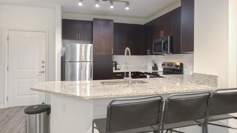 Landing Modern Apartment with Amazing Amenities (ID5879X38) Apartment in Town N Country