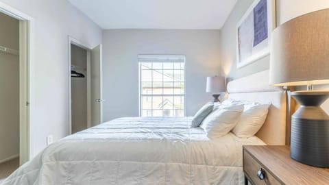 Landing - Modern Apartment with Amazing Amenities (ID7920X70) Apartment in Germantown