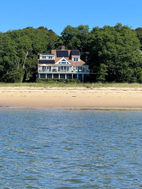 Property building, Facade/entrance, Beach