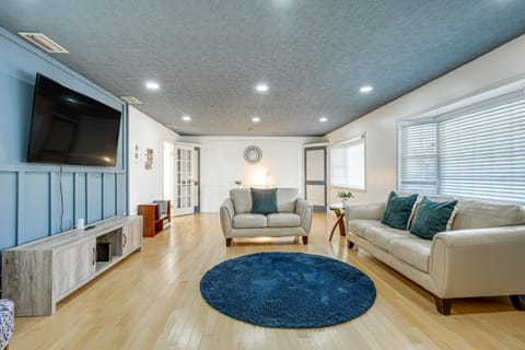 Pool and Game Room Spacious Brandon Home House in Brandon