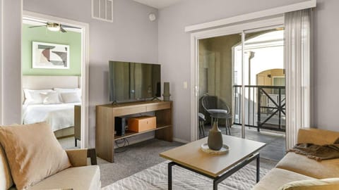 Landing - Modern Apartment with Amazing Amenities (ID8166X52) Apartment in Tortolita