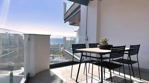Day, Natural landscape, View (from property/room), Balcony/Terrace, Balcony/Terrace, Dining area, Sea view, Sunrise