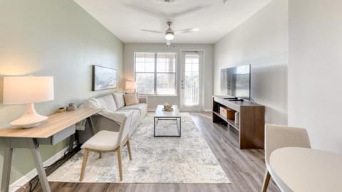 Landing - Modern Apartment with Amazing Amenities (ID7472X70) Apartment in Town N Country