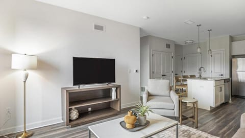 Landing - Modern Apartment with Amazing Amenities (ID8724X92) Apartment in Lombard