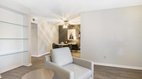 Landing - Modern Apartment with Amazing Amenities (ID9254X75) Apartment in Houston