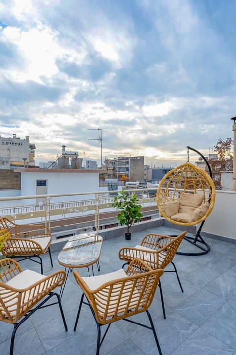 Day, View (from property/room), Balcony/Terrace, Living room, City view, hair dresser